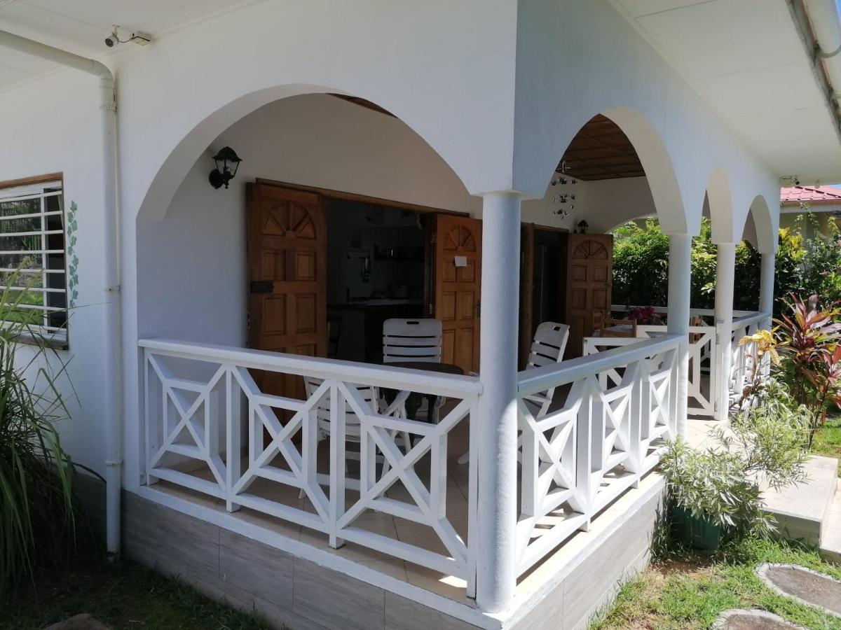 Maison De Vacanze Baie Sainte Anne Екстериор снимка