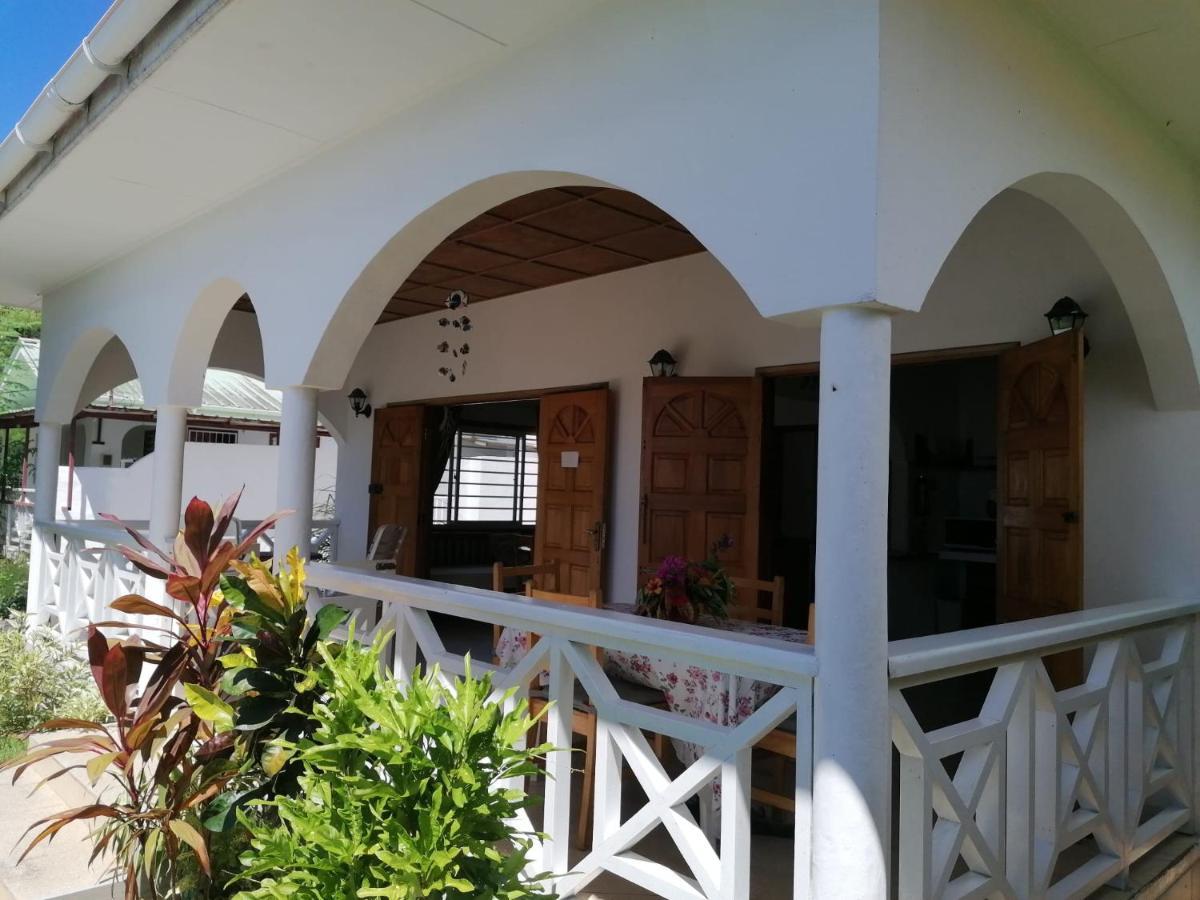Maison De Vacanze Baie Sainte Anne Екстериор снимка