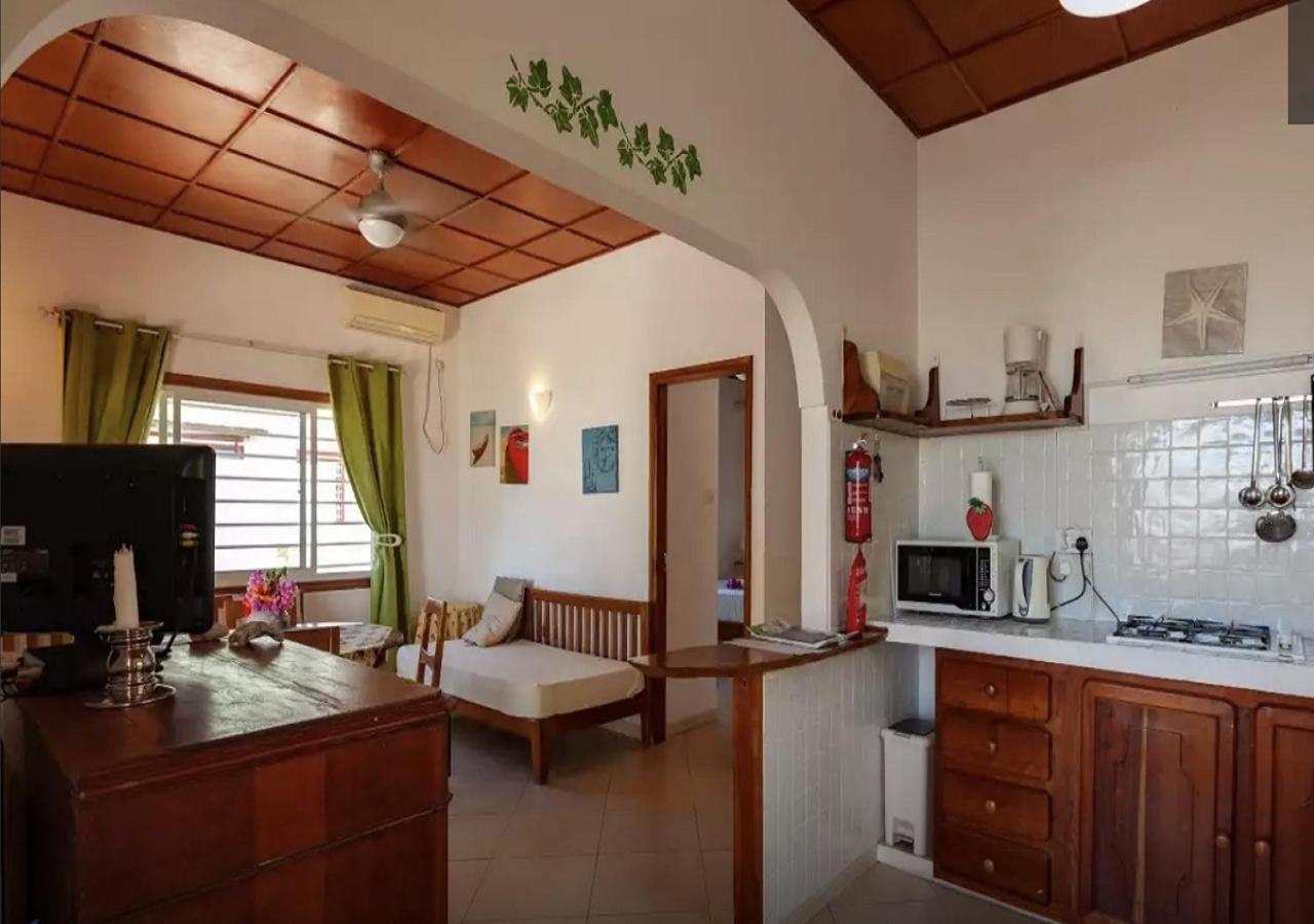 Maison De Vacanze Baie Sainte Anne Екстериор снимка